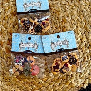 Sew-Ology Decorative Buttons Set.
